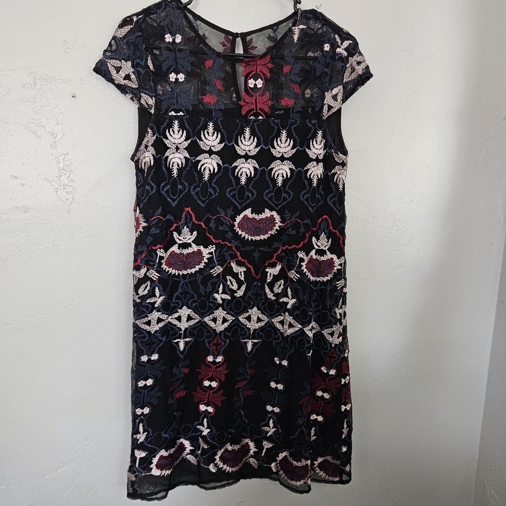Aqua Women's Small Black Red Embroidered Dress 100% Silk Lace Lined Short Sleeve